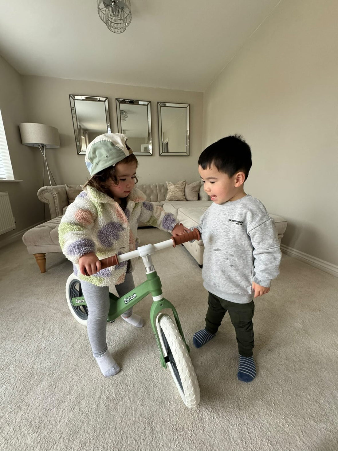 Is it Better to Start with a Balance Bike or Training Wheels?